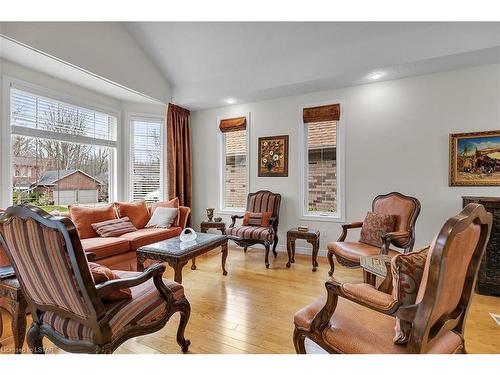206 Ambleside Drive, London, ON - Indoor Photo Showing Living Room