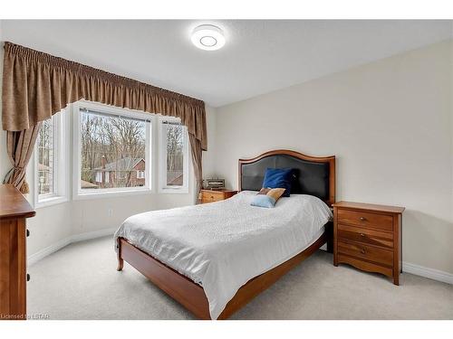 206 Ambleside Drive, London, ON - Indoor Photo Showing Bedroom