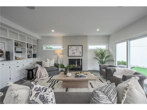 5B Lakeshore Drive, Grand Bend, ON - Indoor Photo Showing Living Room