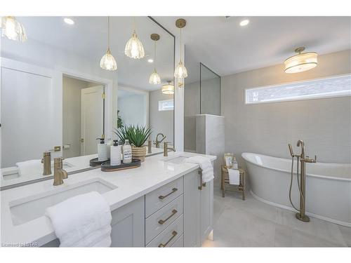 5B Lakeshore Drive, Grand Bend, ON - Indoor Photo Showing Bathroom