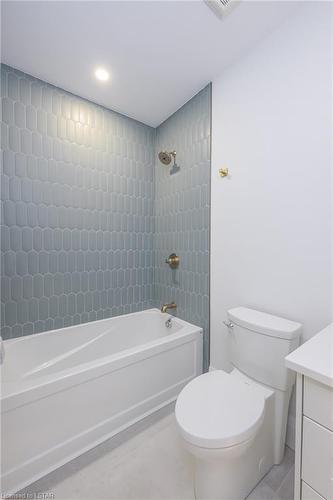 5B Lakeshore Drive, Grand Bend, ON - Indoor Photo Showing Bathroom