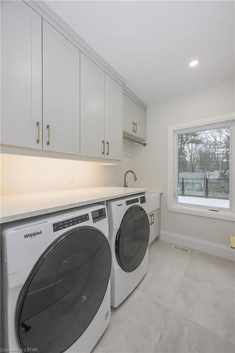5B Lakeshore Drive, Grand Bend, ON - Indoor Photo Showing Laundry Room
