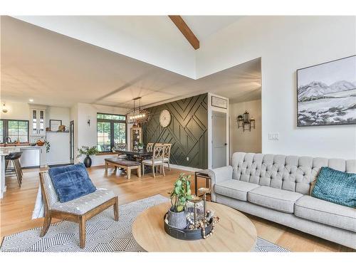 88646 Hilltop Lane, Aylmer, ON - Indoor Photo Showing Living Room