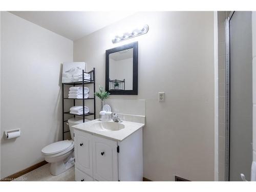 927 Willow Drive, London, ON - Indoor Photo Showing Bathroom