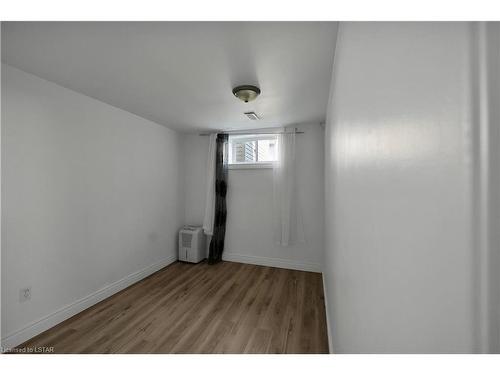 85 Simms Court, London, ON - Indoor Photo Showing Other Room