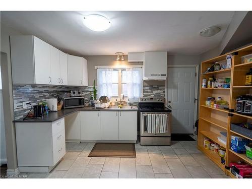 368 Flanders Row, London, ON - Indoor Photo Showing Kitchen