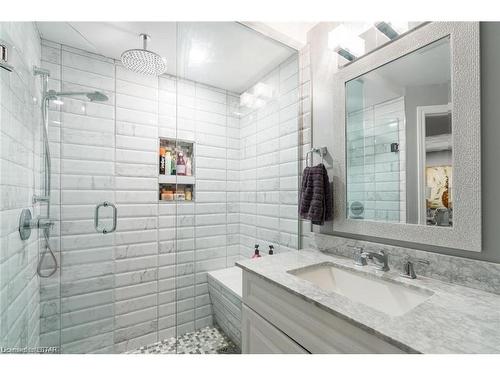 1116 Kimball Crescent, London, ON - Indoor Photo Showing Bathroom