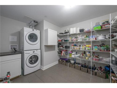209-260 Villagewalk Boulevard, London, ON - Indoor Photo Showing Laundry Room