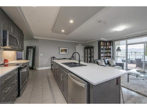 209-260 Villagewalk Boulevard, London, ON - Indoor Photo Showing Kitchen With Stainless Steel Kitchen With Double Sink With Upgraded Kitchen