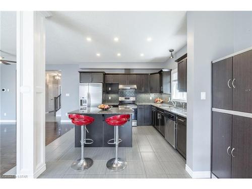 1215 Gough Road, London, ON - Indoor Photo Showing Kitchen With Upgraded Kitchen