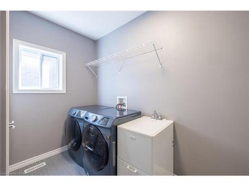 1215 Gough Road, London, ON - Indoor Photo Showing Laundry Room