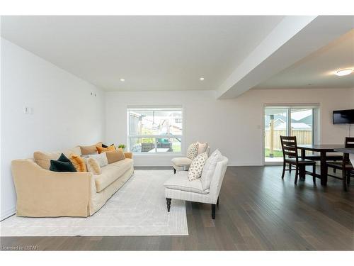 37 Styles Drive, St. Thomas, ON - Indoor Photo Showing Living Room