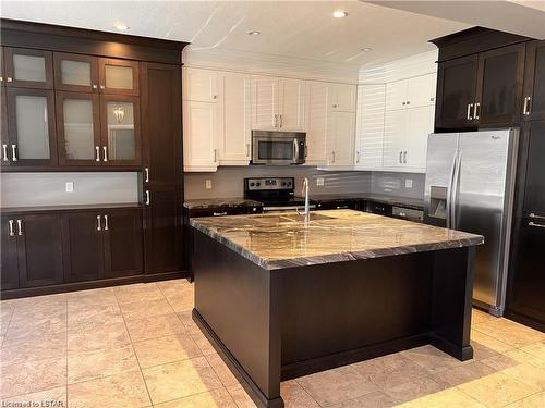 303 Callaway Road, London, ON - Indoor Photo Showing Kitchen With Double Sink With Upgraded Kitchen
