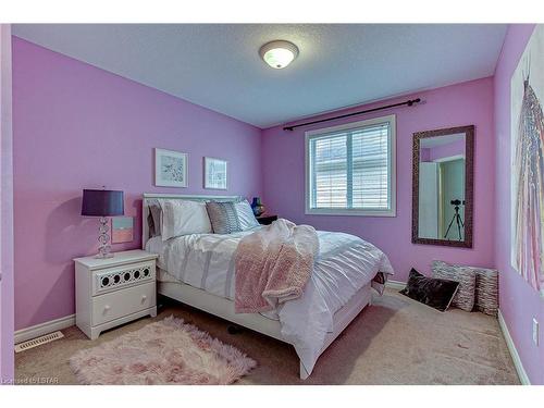 853 Mapleridge Street, London, ON - Indoor Photo Showing Bedroom