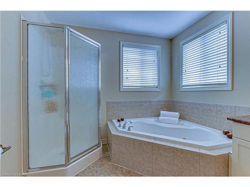 853 Mapleridge Street, London, ON - Indoor Photo Showing Bathroom