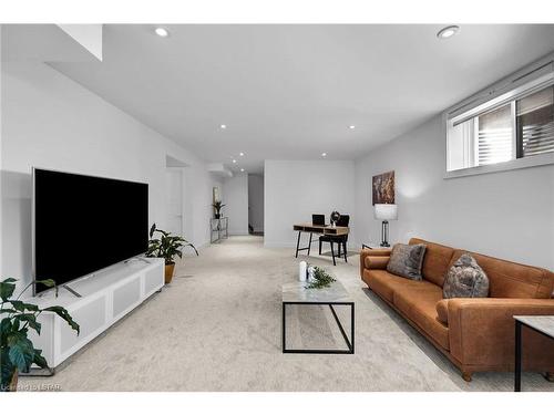 1681 Brayford Avenue, London, ON - Indoor Photo Showing Living Room