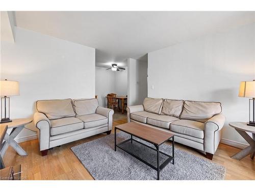 304-3355 Sandwich Street, Windsor, ON - Indoor Photo Showing Living Room