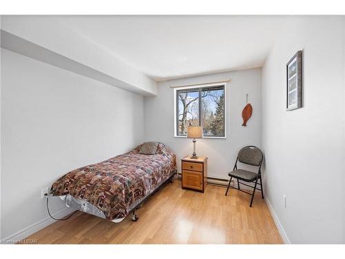 304-3355 Sandwich Street, Windsor, ON - Indoor Photo Showing Bedroom