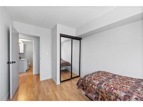 304-3355 Sandwich Street, Windsor, ON - Indoor Photo Showing Bedroom