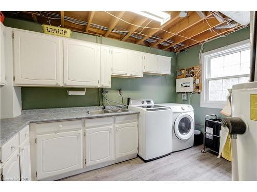 168-900 Pond View Road, London, ON - Indoor Photo Showing Laundry Room