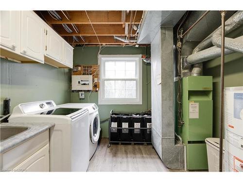 168-900 Pond View Road, London, ON - Indoor Photo Showing Laundry Room