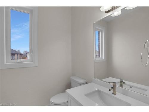2 Bouw Place, Dutton, ON - Indoor Photo Showing Bathroom