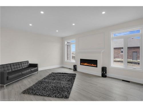 2 Bouw Place, Dutton, ON - Indoor Photo Showing Living Room With Fireplace