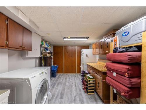 1 Mcgill Place, London, ON - Indoor Photo Showing Laundry Room