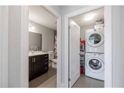 906-505 Talbot Street, London, ON - Indoor Photo Showing Laundry Room