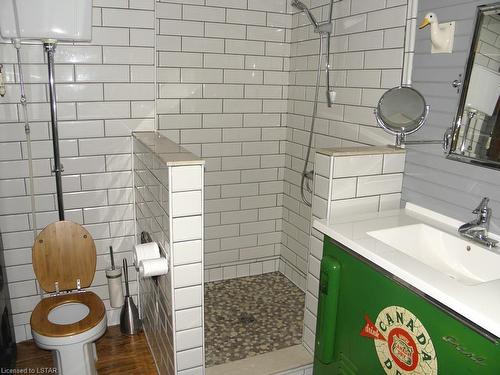 6381 West Parkway Drive, Lambton Shores, ON - Indoor Photo Showing Bathroom