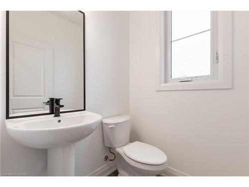49-101 Swales Avenue, Strathroy, ON - Indoor Photo Showing Bathroom