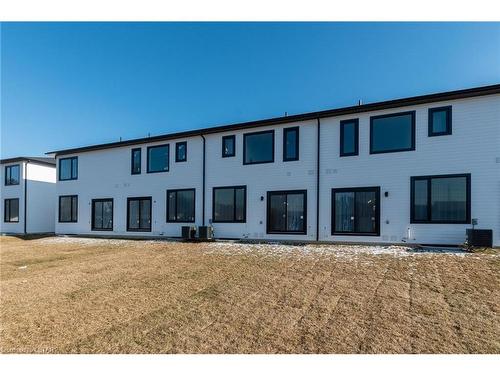 45-101 Swales Avenue, Strathroy, ON - Outdoor