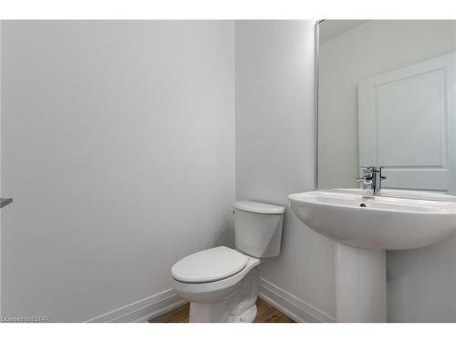 45-101 Swales Avenue, Strathroy, ON - Indoor Photo Showing Bathroom