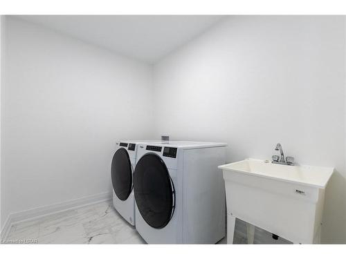 45-101 Swales Avenue, Strathroy, ON - Indoor Photo Showing Laundry Room