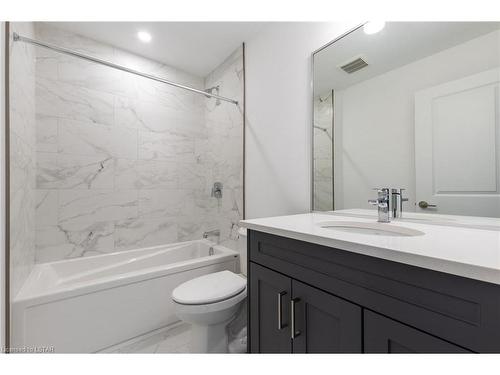 47-101 Swales Avenue, Strathroy, ON - Indoor Photo Showing Bathroom