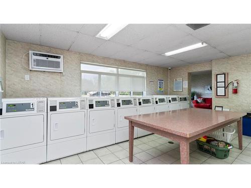 1119-9099 Riverside Drive E, Windsor, ON - Indoor Photo Showing Laundry Room