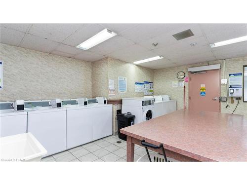 1119-9099 Riverside Drive E, Windsor, ON - Indoor Photo Showing Laundry Room