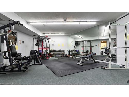 1119-9099 Riverside Drive E, Windsor, ON - Indoor Photo Showing Gym Room