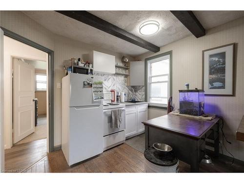 350 Mcnay Street, London, ON - Indoor Photo Showing Kitchen
