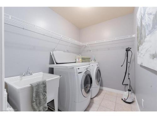 31 Bayside Court, London, ON - Indoor Photo Showing Laundry Room