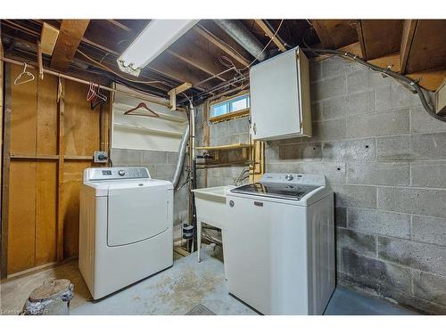 1379 Kostis Avenue, London, ON - Indoor Photo Showing Laundry Room