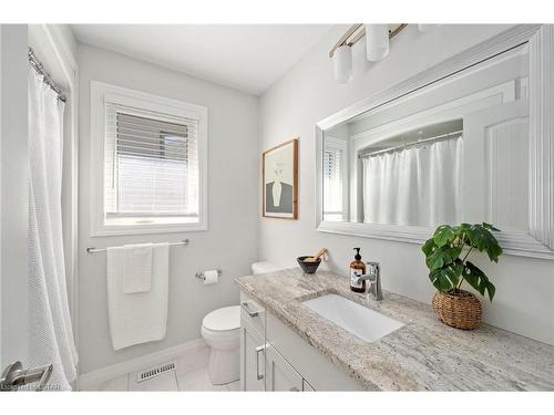 2618 Bond Street, Mount Brydges, ON - Indoor Photo Showing Bathroom