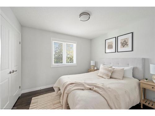 2618 Bond Street, Mount Brydges, ON - Indoor Photo Showing Bedroom