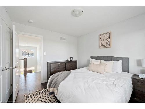 2618 Bond Street, Mount Brydges, ON - Indoor Photo Showing Bedroom