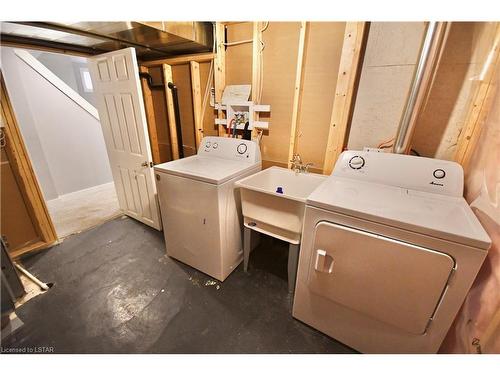 516 Highbury Avenue N, London, ON - Indoor Photo Showing Laundry Room