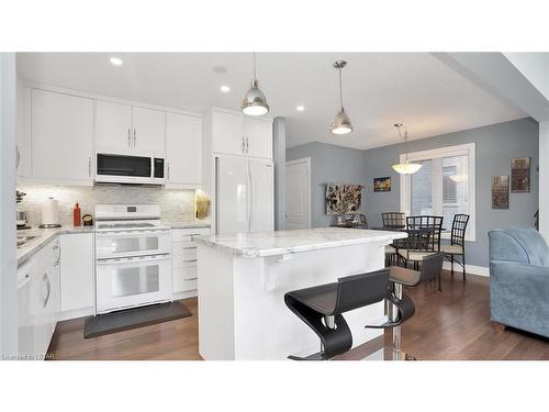 1863 Reilly Walk, London, ON - Indoor Photo Showing Kitchen With Upgraded Kitchen