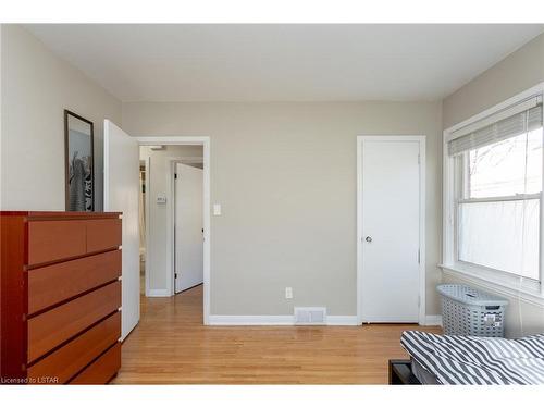 8 Gower Street, London, ON - Indoor Photo Showing Other Room