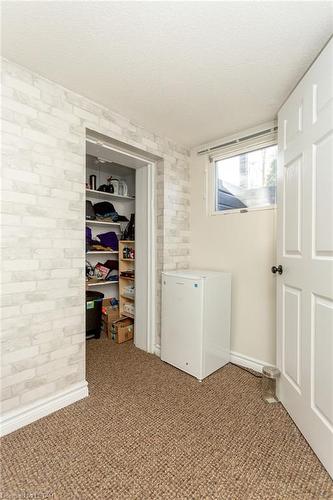 8 Gower Street, London, ON - Indoor Photo Showing Other Room