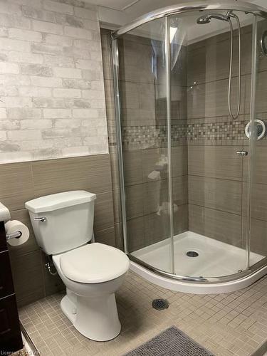 8 Gower Street, London, ON - Indoor Photo Showing Bathroom