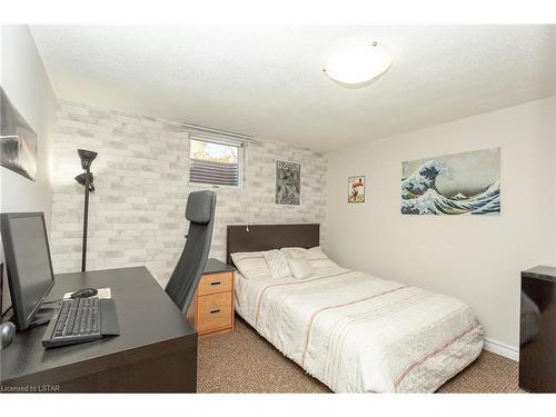 8 Gower Street, London, ON - Indoor Photo Showing Bedroom